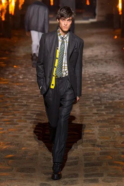 Look 12